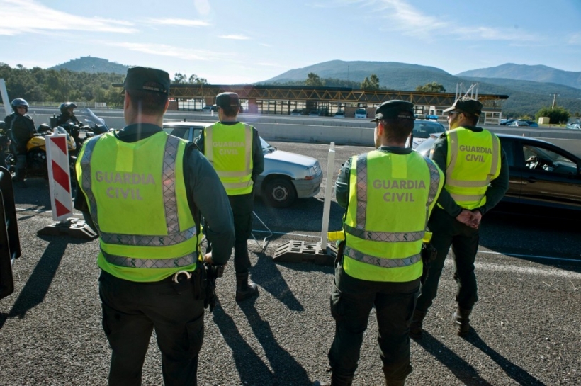 Guardias civiles de Tráfico trabajando Guardias civiles de Tráfico trabajando