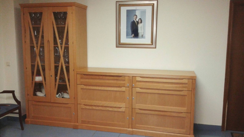 Mueble de la Comandancia de Badajoz donde se guarda la vajilla Mueble de la Comandancia de Badajoz donde se guarda la vajilla