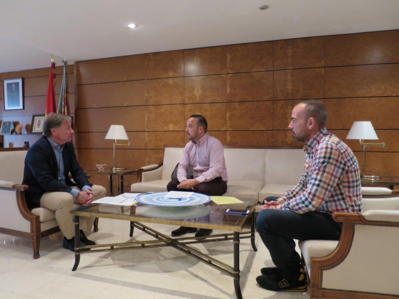 Representantes de AUGC en la Comunitat Valenciana, con el delegado del Gobierno Representantes de AUGC en la Comunitat Valenciana, con el delegado del Gobierno