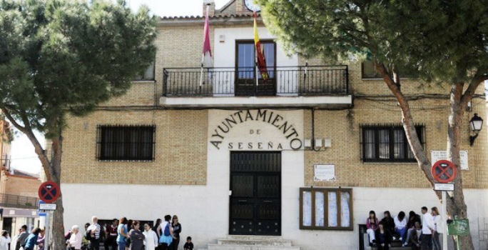 Fachada del Ayuntamiento de Seseña (Toledo) Fachada del Ayuntamiento de Seseña (Toledo)