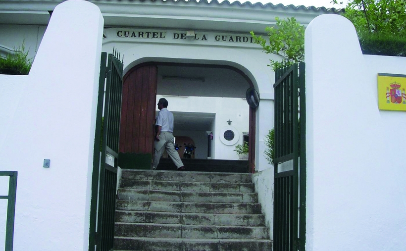 Entrada al cuartel de la Guardia Civil en la localidad de Arcos de la Frontera, en la Sierra de Cádiz Entrada al cuartel de la Guardia Civil en la localidad de Arcos de la Frontera, en la Sierra de Cádiz