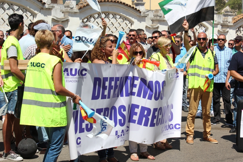 Manifestación en apoyo de los guardias civiles de Cádiz, celebrada el pasado mes de junio frente a la sede de la Comandancia. Manifestación en apoyo de los guardias civiles de Cádiz, celebrada el pasado mes de junio frente a la sede de la Comandancia.