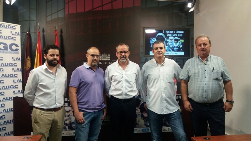 Representantes de AUGC Albacete y patrocinadores del certamen, en el día de su presentacion, el pasado mes de julio Representantes de AUGC Albacete y patrocinadores del certamen, en el día de su presentacion, el pasado mes de julio