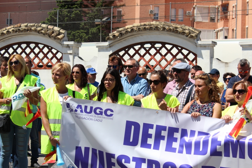 Imagen de la concentración celebrada en Cádiz el pasado junio contra la sanción a los guardias civiles de Ubrique y Arcos de la Frontera Imagen de la concentración celebrada en Cádiz el pasado junio contra la sanción a los guardias civiles de Ubrique y Arcos de la Frontera