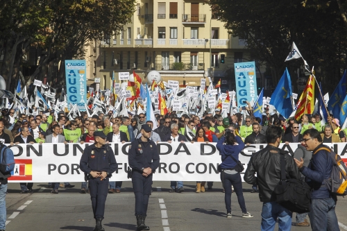 Imagen de archivo de la Marea de Triconios, la manifestación celebrada el pasado 14 de noviembre en la que 12.000 guardias civiles y familiares salieron a la calle para protestar contra su falta de derechos sociolaborales. Imagen de archivo de la Marea de Triconios, la manifestación celebrada el pasado 14 de noviembre en la que 12.000 guardias civiles y familiares salieron a la calle para protestar contra su falta de derechos sociolaborales.