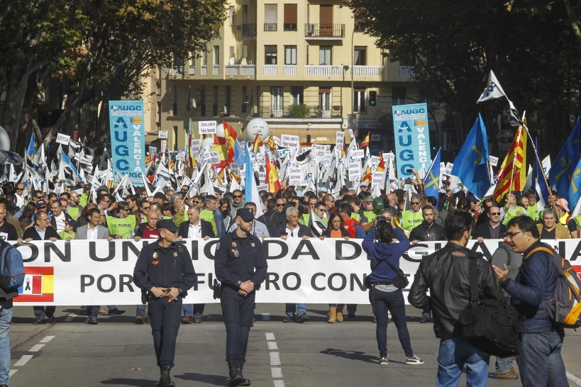 Imagen de archivo de la Marea de Triconios, la manifestación celebrada el pasado 14 de noviembre en la que 12.000 guardias civiles y familiares salieron a la calle para protestar contra su falta de derechos sociolaborales. Imagen de archivo de la Marea de Triconios, la manifestación celebrada el pasado 14 de noviembre en la que 12.000 guardias civiles y familiares salieron a la calle para protestar contra su falta de derechos sociolaborales.