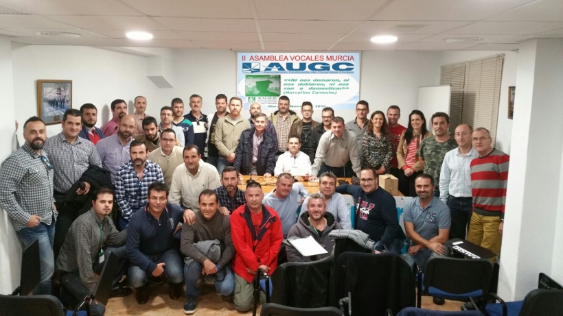 Los asistentes a la Asamblea de Vocales de AUGC Murcia posan juntos tras la celebración del evento. Los asistentes a la Asamblea de Vocales de AUGC Murcia posan juntos tras la celebración del evento.
