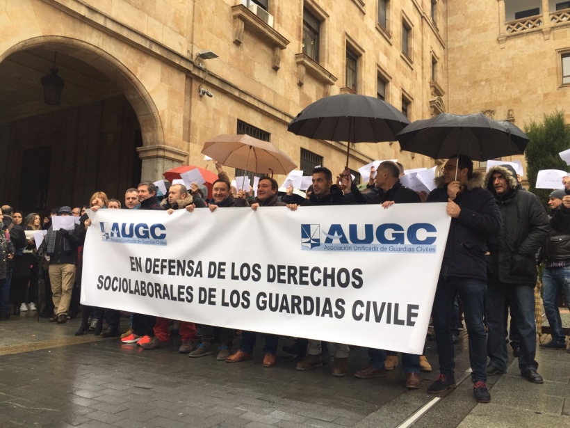 Representantes de AUGC presentes en la concentración. Representantes de AUGC presentes en la concentración.