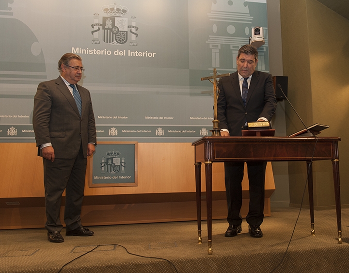 José Manuel Holgado, en la jura de su cargo ante el Ministro del Interior, Juan Ignacio Zoido. José Manuel Holgado, en la jura de su cargo ante el Ministro del Interior, Juan Ignacio Zoido.