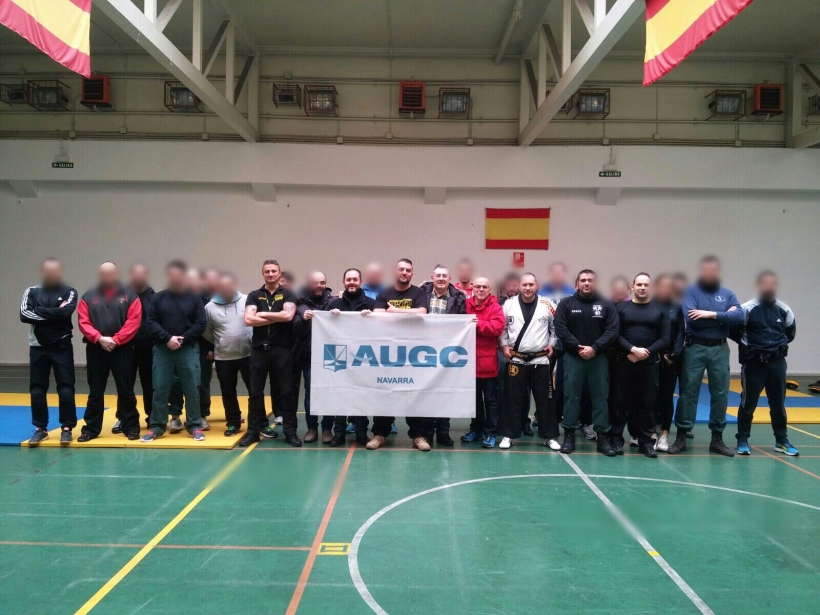Los asistentes y los organizadores del curso posan tras la finalización del mismo. Los asistentes y los organizadores del curso posan tras la finalización del mismo.