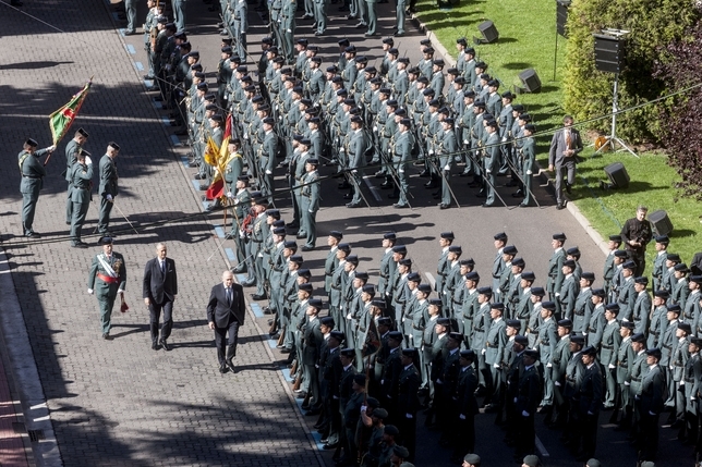El entonces Ministro del Interior, Jorge Fernández Díaz, y el anterior Director General de la Guardia Civil, Arsenio Fernández de Mesa, presidieron el desfile celebrado en Burgos. FOTO: DIARIO DE BURGOS/VALDIVIELSO El entonces Ministro del Interior, Jorge Fernández Díaz, y el anterior Director General de la Guardia Civil, Arsenio Fernández de Mesa, presidieron el desfile celebrado en Burgos. FOTO: DIARIO DE BURGOS/VALDIVIELSO