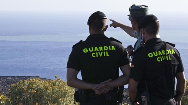 La falta de turnos de trabajo y de descanso puede generar graves problemas de estrés y dificulta la conciliación laboral y familiar de los guardias civiles. La falta de turnos de trabajo y de descanso puede generar graves problemas de estrés y dificulta la conciliación laboral y familiar de los guardias civiles.