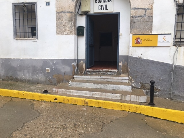 Penoso estado de una casa cuartel de la Guardia Civil en la provincia de Cuenca. Penoso estado de una casa cuartel de la Guardia Civil en la provincia de Cuenca.