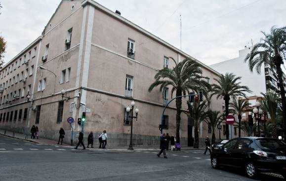 Fachada de la Comandancia de la Guardia Civil en Alicante. Fachada de la Comandancia de la Guardia Civil en Alicante.