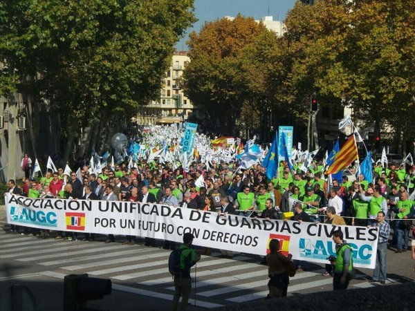 La Marea de Tricornios, en 2015, la última gran manifestacion de guardias civiles celebrada hasta la fecha. La Marea de Tricornios, en 2015, la última gran manifestacion de guardias civiles celebrada hasta la fecha.