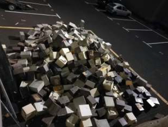 Las cajas fuertes, despositadas en un aparcamiento de la Guardia Civil Las cajas fuertes, despositadas en un aparcamiento de la Guardia Civil