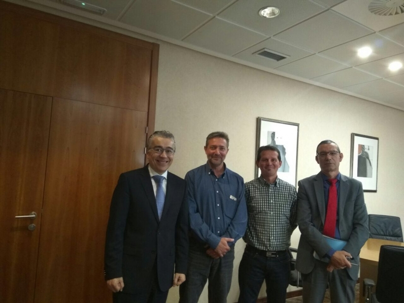 Representantes de AUGC Burgos posan con el subdelegado del Gobierno en la provincia. Representantes de AUGC Burgos posan con el subdelegado del Gobierno en la provincia.