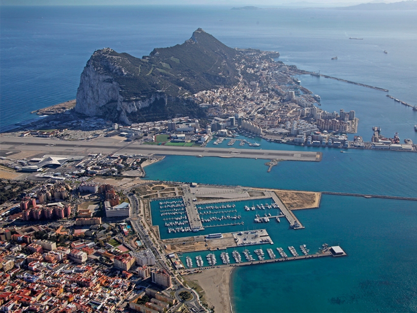 Vista aérea de la Línea de la Concepción y Gibraltar. Vista aérea de la Línea de la Concepción y Gibraltar.