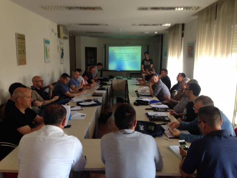 Más de treinta guardias civiles destinados en Andalucía han participado en este primer taller de prevención de conductas suicidas organizado por AUGC. Más de treinta guardias civiles destinados en Andalucía han participado en este primer taller de prevención de conductas suicidas organizado por AUGC.