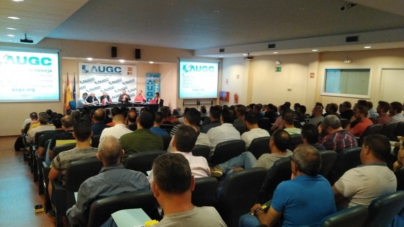 Panorámica de los asistentes a la asamblea. Panorámica de los asistentes a la asamblea.