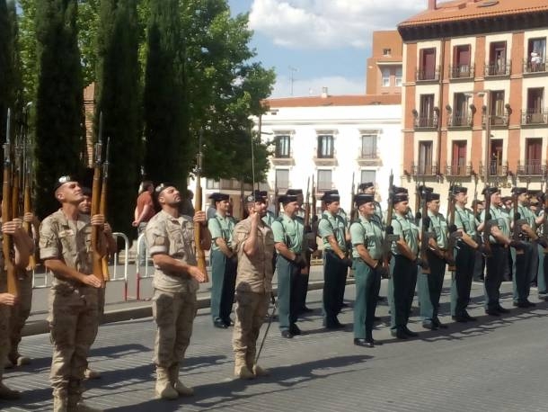 Ensayo del acto de izado de la bandera en Guadalajara. Foto: guadalajaradiario.ese asistirá el Jefe del Alto Estado Mayor (JEMAD). GD. Ensayo del acto de izado de la bandera en Guadalajara. Foto: guadalajaradiario.ese asistirá el Jefe del Alto Estado Mayor (JEMAD). GD.