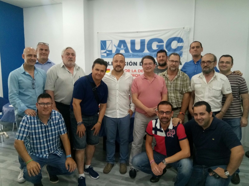 Representantes de AUGC y otras asociaciones, en la nueva sede de Valencia. Representantes de AUGC y otras asociaciones, en la nueva sede de Valencia.