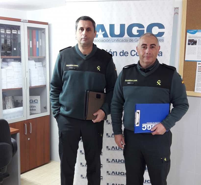 Francisco Cruz (dcha.) tras comparecer ante el instructor del expediente, acompañado del secretario jurídico de AUGC Córdoba que le asistió, Rafael Sánchez Francisco Cruz (dcha.) tras comparecer ante el instructor del expediente, acompañado del secretario jurídico de AUGC Córdoba que le asistió, Rafael Sánchez
