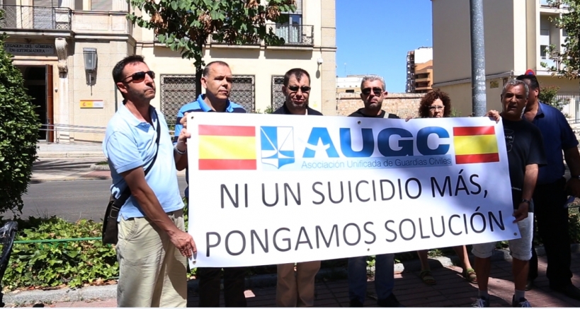 Concentración de representantes de AUGC Badajoz esta mañana frente a la Delegación del Gobierno. Concentración de representantes de AUGC Badajoz esta mañana frente a la Delegación del Gobierno.