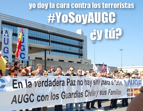 Concentracion en Vitoria de AUGC en repulsa del terrorismo. Concentracion en Vitoria de AUGC en repulsa del terrorismo.