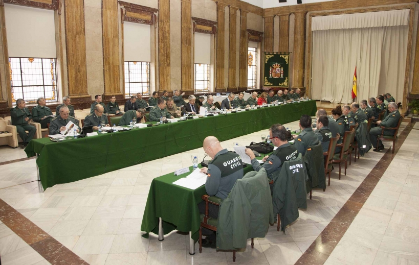 Pleno del Consejo de la Guardia Civil, con los representantes de AUGC en primer término. Pleno del Consejo de la Guardia Civil, con los representantes de AUGC en primer término.