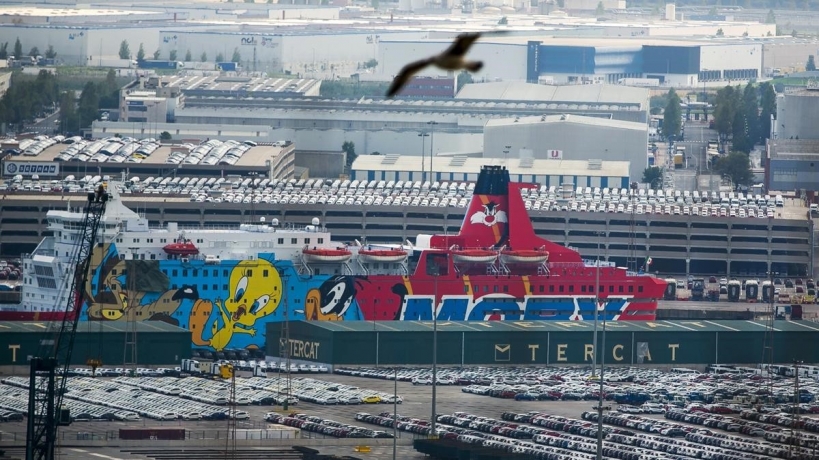 Uno de los barcos donde se alojan los guardias civiles en el Puerto de Barcelona. Foto: Joan Puig. Uno de los barcos donde se alojan los guardias civiles en el Puerto de Barcelona. Foto: Joan Puig.