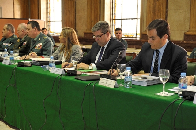 El Director General, José Manuel Holgado, y a su izquierda el Secretario de Estado de Seguridad, José Antonio Nieto. El Director General, José Manuel Holgado, y a su izquierda el Secretario de Estado de Seguridad, José Antonio Nieto.