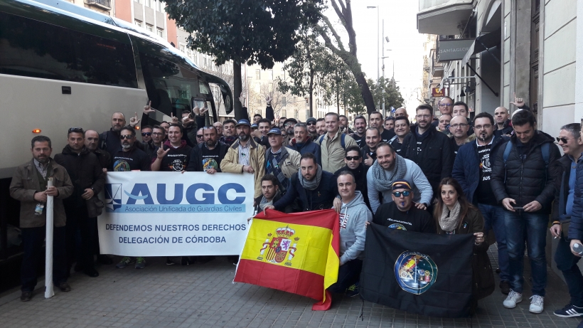 Un grupo de guardias civiles procedentes de la delegación de AUGC Córdoba que se manifestaron el pasado sábado en Barcelona. Un grupo de guardias civiles procedentes de la delegación de AUGC Córdoba que se manifestaron el pasado sábado en Barcelona.