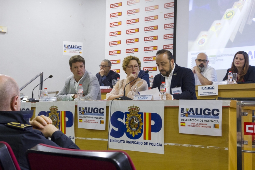 Un instante de la Jornada, con el secretario general provincial de AUGC Valencia, Juan José Tocón, en primer término. Un instante de la Jornada, con el secretario general provincial de AUGC Valencia, Juan José Tocón, en primer término.