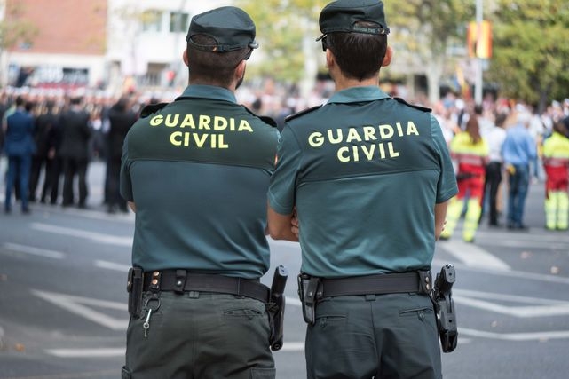 Dos guardias civiles durante un servicio Dos guardias civiles durante un servicio