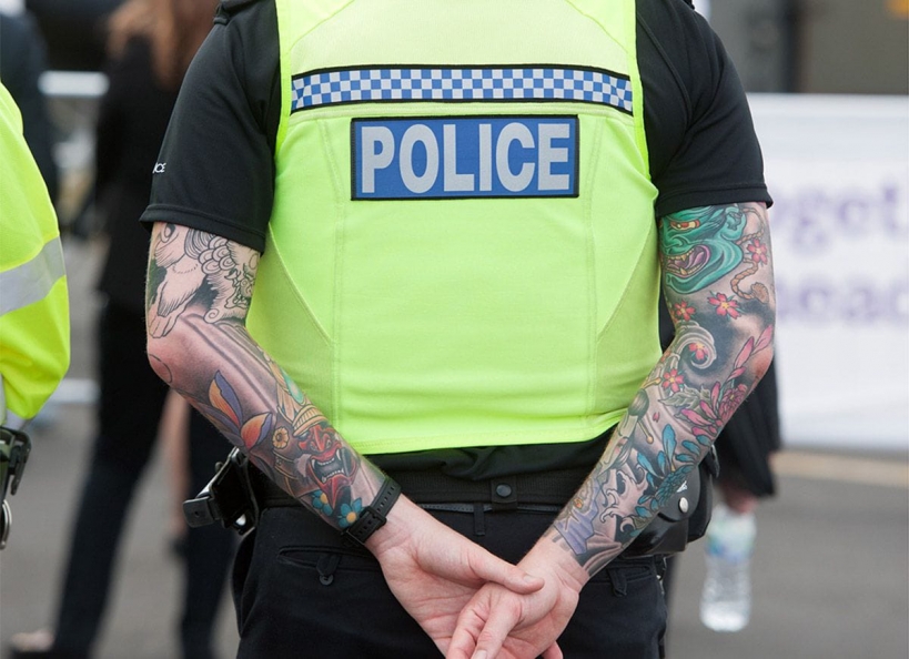 Un policía tatuado Un policía tatuado