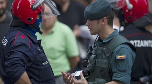 Las Fuerzas y Cuerpos de Seguridad realizan a diario una labor encomiable. Las Fuerzas y Cuerpos de Seguridad realizan a diario una labor encomiable.
