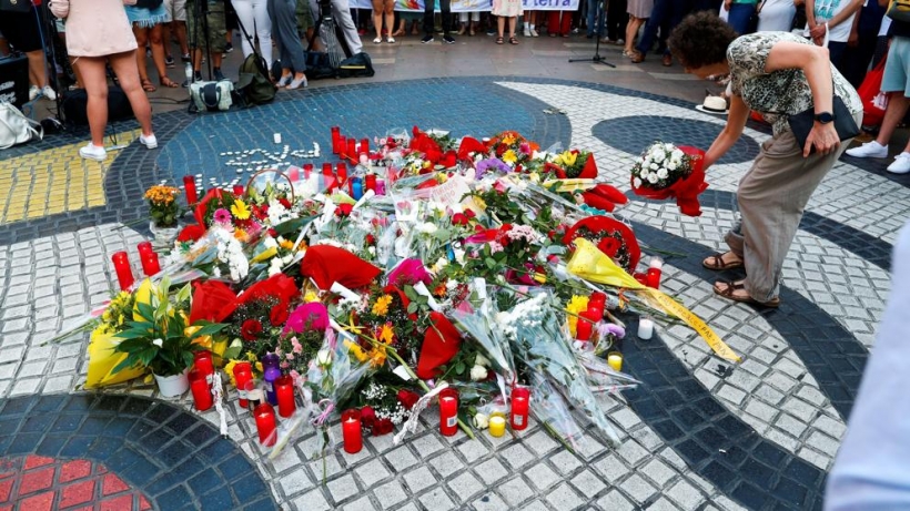Homenaje a las víctimas en Barcelona. Foto: Alejandro García / EFE Homenaje a las víctimas en Barcelona. Foto: Alejandro García / EFE