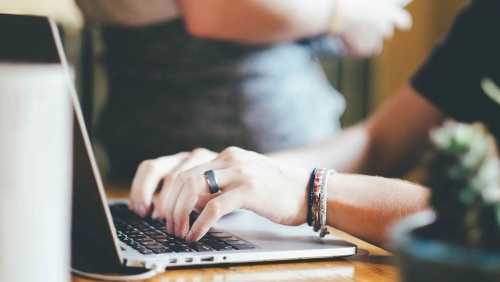 Saber obtener y manejar la información que pone a nuestro alcance Internet constituye una habilidad fundamental en nuestra sociedad actual. Saber obtener y manejar la información que pone a nuestro alcance Internet constituye una habilidad fundamental en nuestra sociedad actual.