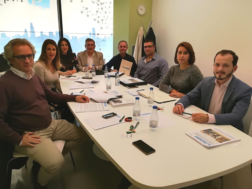 Representantes de AUGC Navarra y de Ciudadanos, en un momento de la reunión. Representantes de AUGC Navarra y de Ciudadanos, en un momento de la reunión.