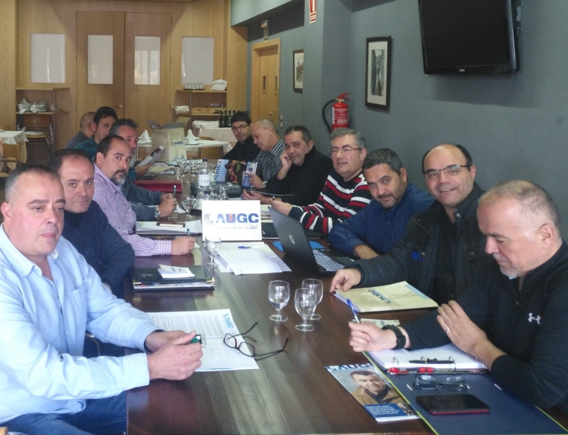 Vocales y miembros de la Junta Directiva Provincial de AUGC Navarra en un momento de la asamblea. Vocales y miembros de la Junta Directiva Provincial de AUGC Navarra en un momento de la asamblea.