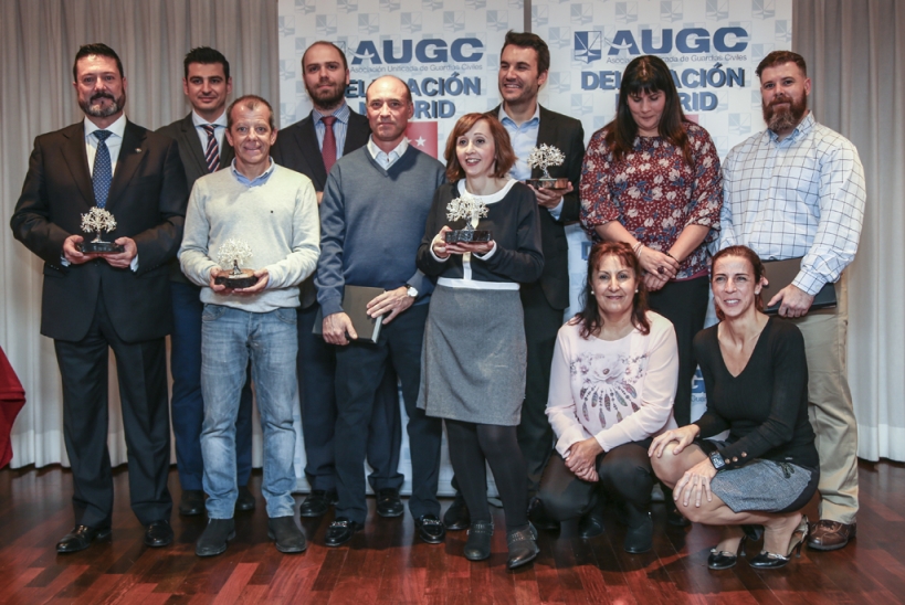 Los premiados y mencionados en los XII Premios Periodísticos de AUGCC Madrid, junto con David Casares, su secretario general Los premiados y mencionados en los XII Premios Periodísticos de AUGCC Madrid, junto con David Casares, su secretario general