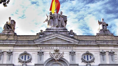 Vista parcial de la fachada de la sede del Tribunal Supremo. Vista parcial de la fachada de la sede del Tribunal Supremo.