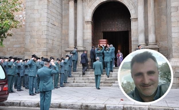 Honras fúnebres de nuestro compañero Juan Francisco (en la imagen pequeña) celebradas en Don Benito. Honras fúnebres de nuestro compañero Juan Francisco (en la imagen pequeña) celebradas en Don Benito.