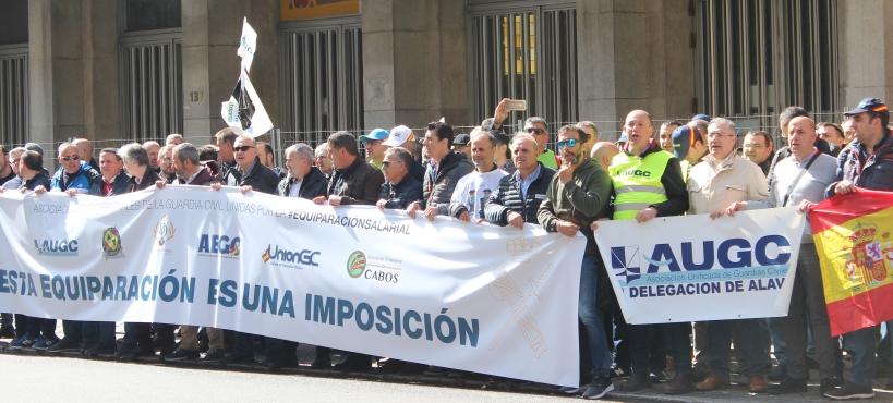 Más de un centenar de representantes de AUGC y otras asociaciones han pedido la dimisión del Director General. Más de un centenar de representantes de AUGC y otras asociaciones han pedido la dimisión del Director General.