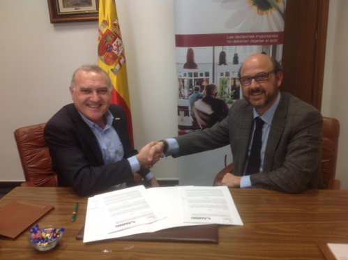 El secretario general de AUGC, Alberto Moya, y el presidente del Consejo General de Colegios de Habilitados de Clases Pasivas, José Antonio Sánchez, se saludan tras la firma del convenio. El secretario general de AUGC, Alberto Moya, y el presidente del Consejo General de Colegios de Habilitados de Clases Pasivas, José Antonio Sánchez, se saludan tras la firma del convenio.