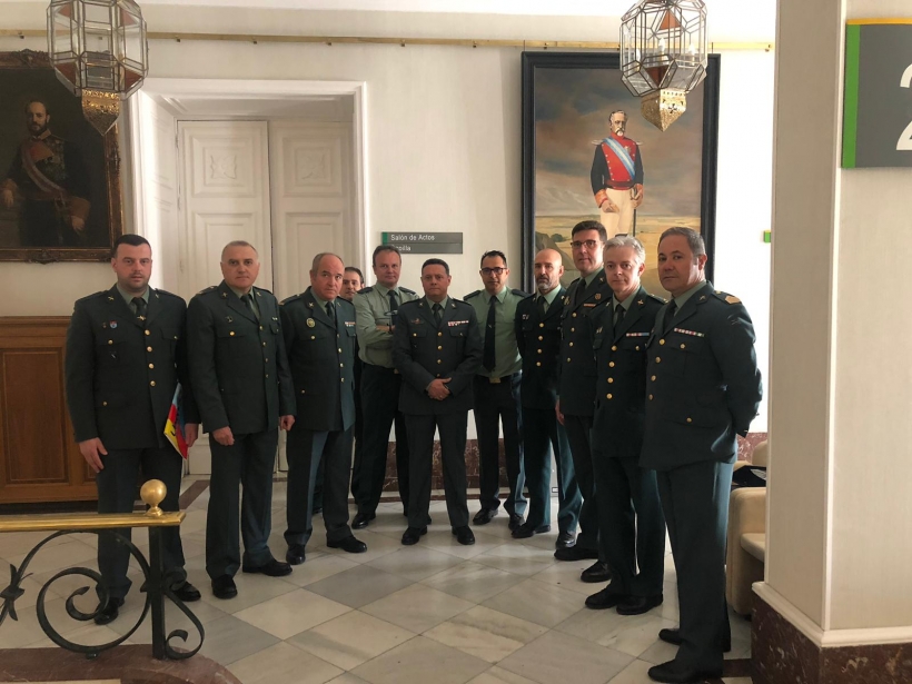 Los vocales de las asociaciones aguardan a la puerta de la sala del Pleno del Consejo la llegada del Ministro. Los vocales de las asociaciones aguardan a la puerta de la sala del Pleno del Consejo la llegada del Ministro.