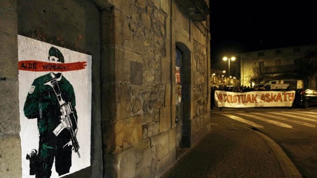 Pintadas contra la Guardia Civil en la localidad navarra de Alsasua. Pintadas contra la Guardia Civil en la localidad navarra de Alsasua.