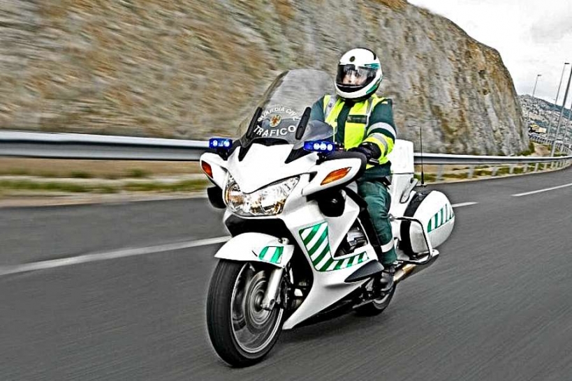 Motorista de la Agrupación de Tráfico de la Guardia Civil. Motorista de la Agrupación de Tráfico de la Guardia Civil.
