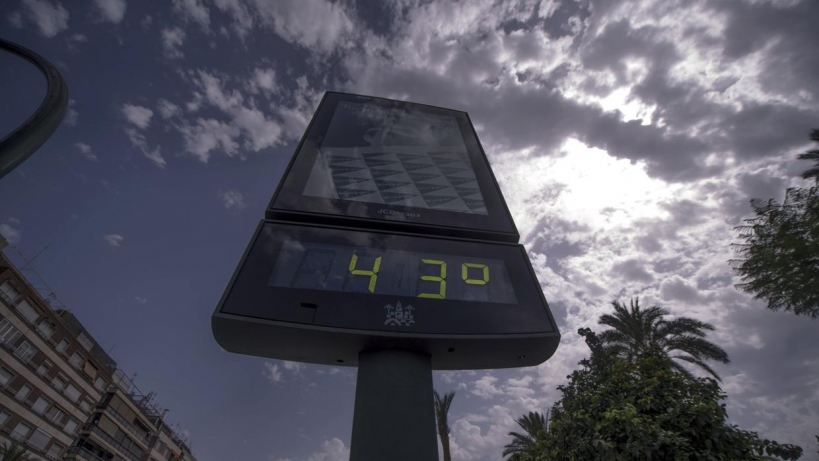 Con la llegada del calor son muchos los guardias civiles expuestos a las altas temperaturas durante su trabajo. Con la llegada del calor son muchos los guardias civiles expuestos a las altas temperaturas durante su trabajo.